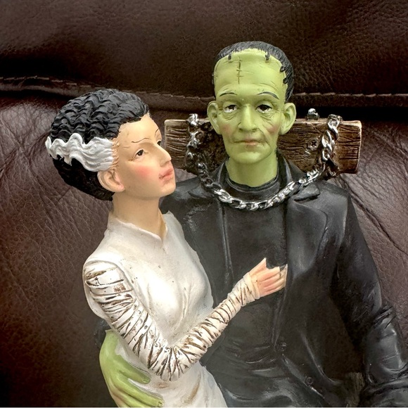 Frankenstein & Bride on Electric Chair - Spooky Night Halloween Decor - Picture 3 of 16
